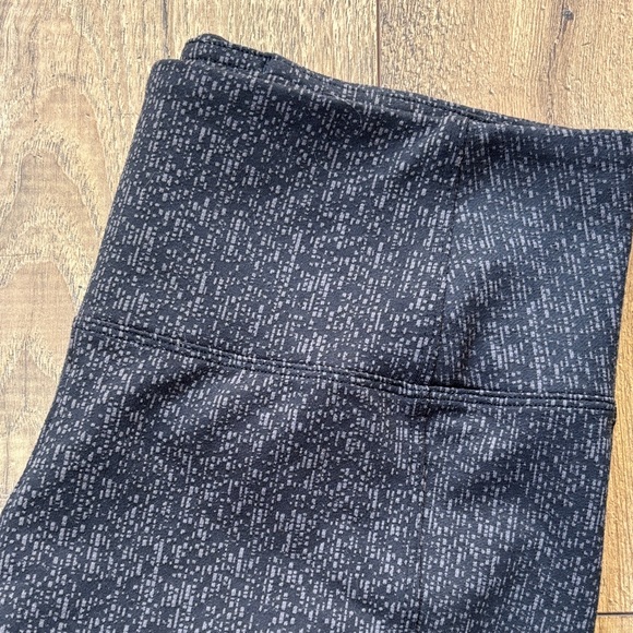 Women’s Athleta Capri Leggings - Picture 2 of 7